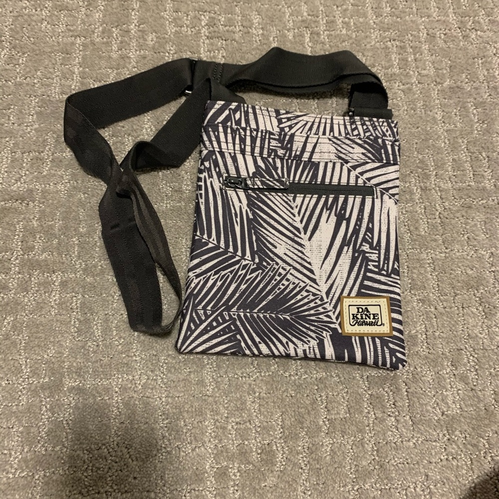 Dakine crossbody bag